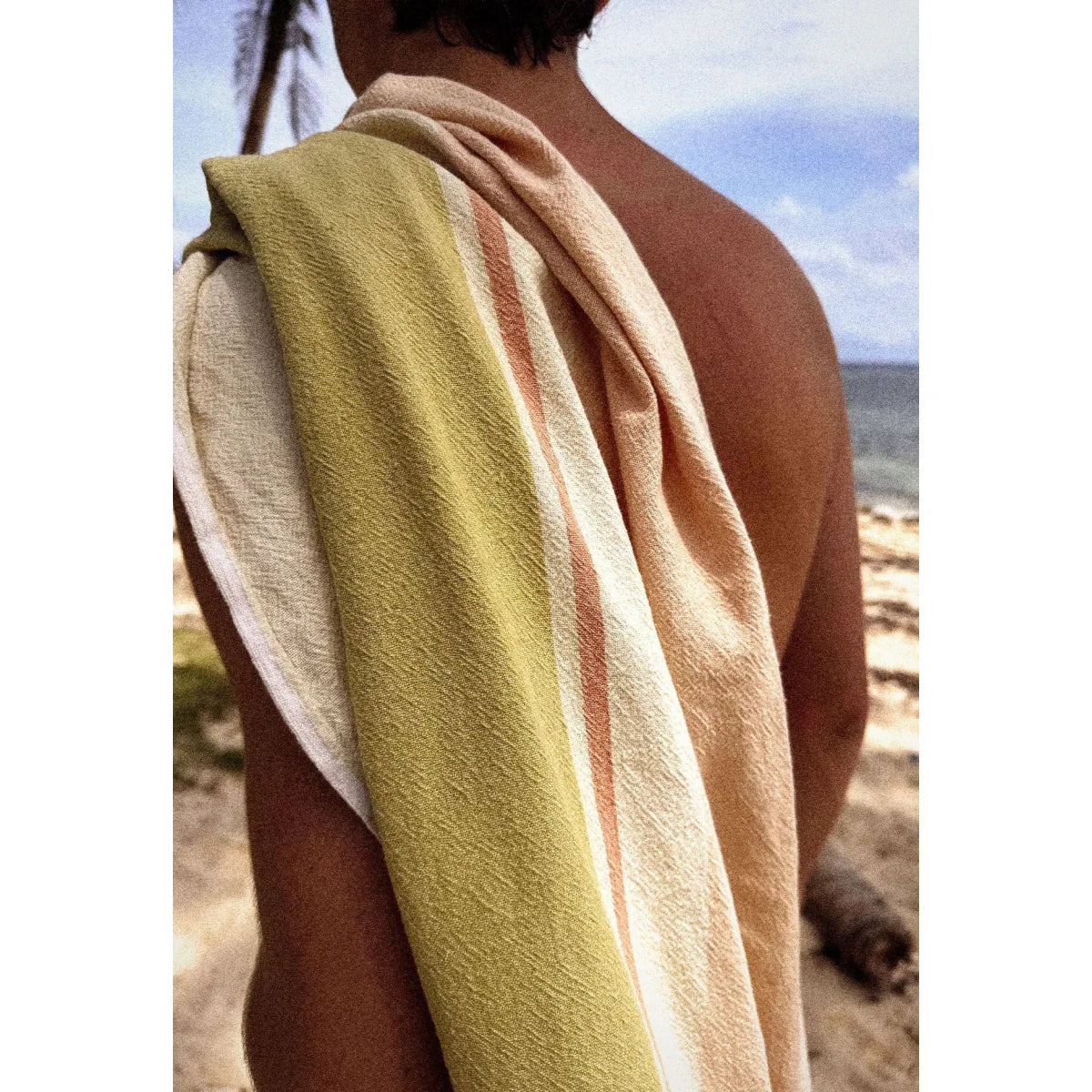 Fouta baumwolltuch sea mit weichen, gestreiften gelb-cream-peach farben für ökologische baby- und kinderprodukte