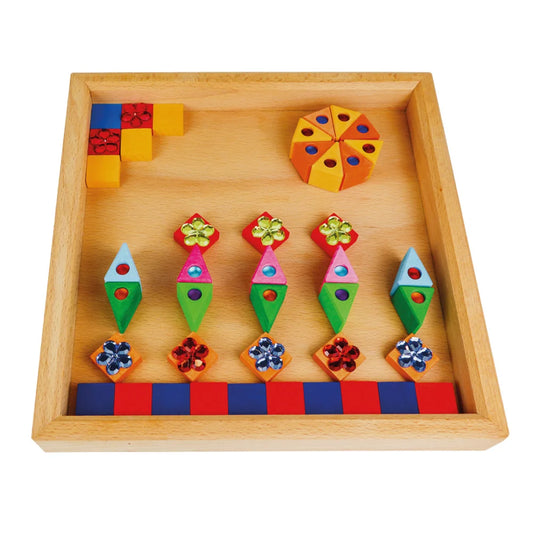 Holz-Monte ssori-Spieltablett mit bunten Formen und Mustern, 27,5 x 27,5 x 6 cm