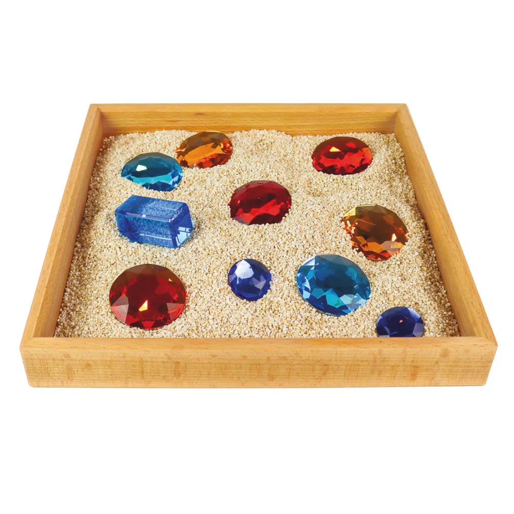 Holztablett mit bunten Edelsteinen im Sand, Spieltablett 27,5 x 27,5 x 6 cm