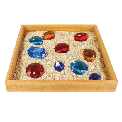 Holztablett mit bunten Edelsteinen im Sand, Spieltablett 27,5 x 27,5 x 6 cm