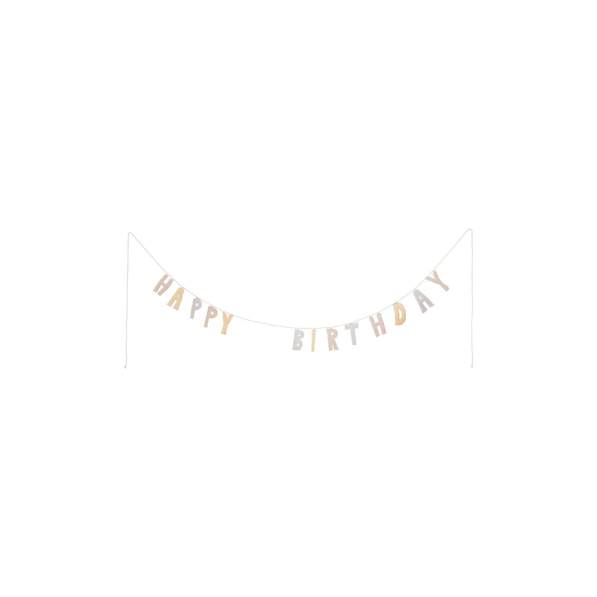 Delikate girlande happy birthday mit abwechselnden gold- und silbermetallbuchstaben, ideal für ökologische baby- & kinderprodukte feiern