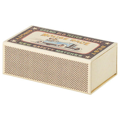 Cremefarbene vintage streichholzschachtel grosser bruder mit perforierter front und retro mausrennen illustration ideal für geschenke für neugeborene