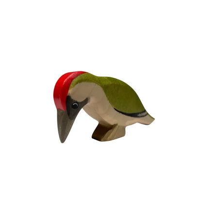 Holzspielzeug Grünspecht mit rotem Kopf und grünem Körper als Holzvogel