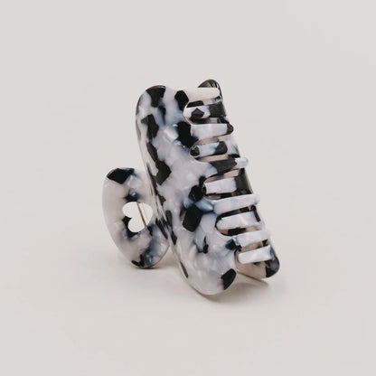 Schwarze gemusterte Haarspange gross Herz Panda mit Herz-Ausschnitt