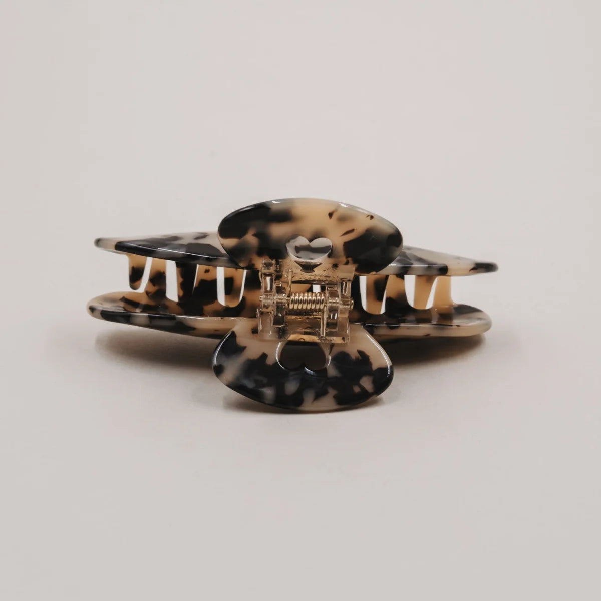 Haarspange Maxi Herz Leo in Tortoise-Muster mit Herz-Ausschnitt