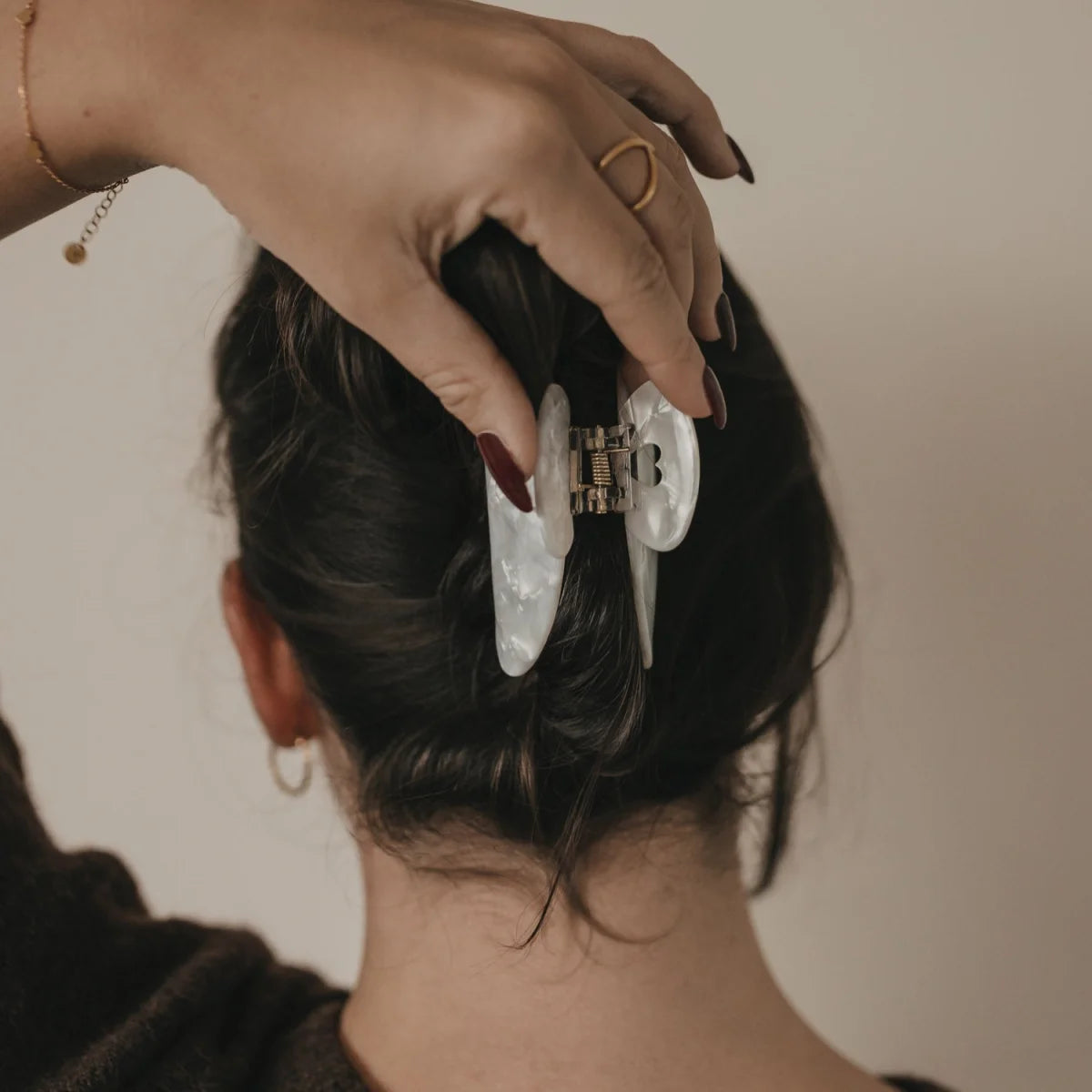 Transparente weiße Haarspange Maxi Herz Pearl mit Goldverschluss