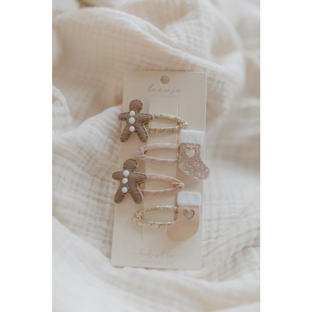 Vier Weihnachts-Haarspangen mit Lebkuchen und Strümpfen in neutralen und glitzernden Tönen