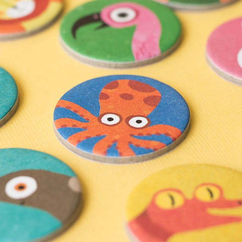 Runder orangefarbener Oktopus-Coaster mit braunen Flecken auf blauem Hintergrund aus Habitats Lotto