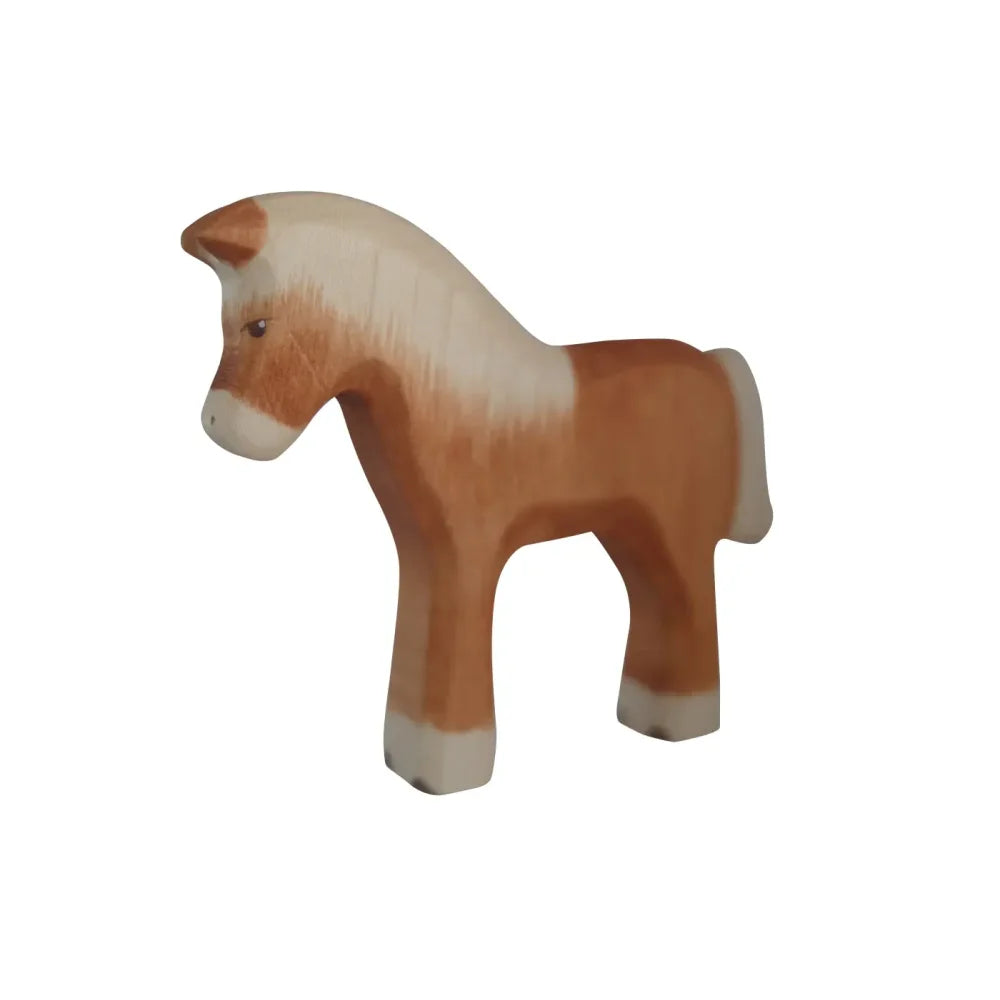 Holzspielzeugpferd Haflinger mit hellbraunem Körper und blonden Mähne und Schweif