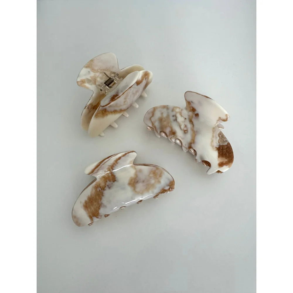 Drei Haarspangen Marble in Creme-Braun-Marmor, elegant mit Steintextur