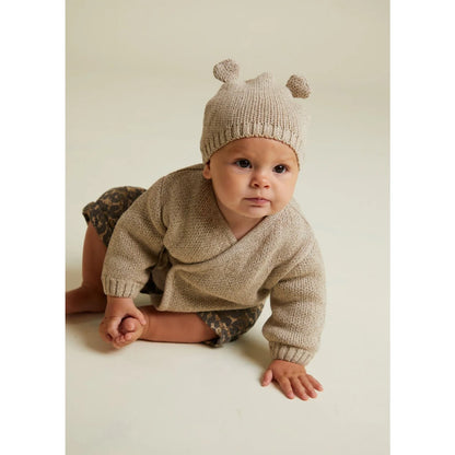 Beige gestrickte Baby-Mütze mit flauschigen Pompons aus Hampton Wrap Cardigan Set Oat