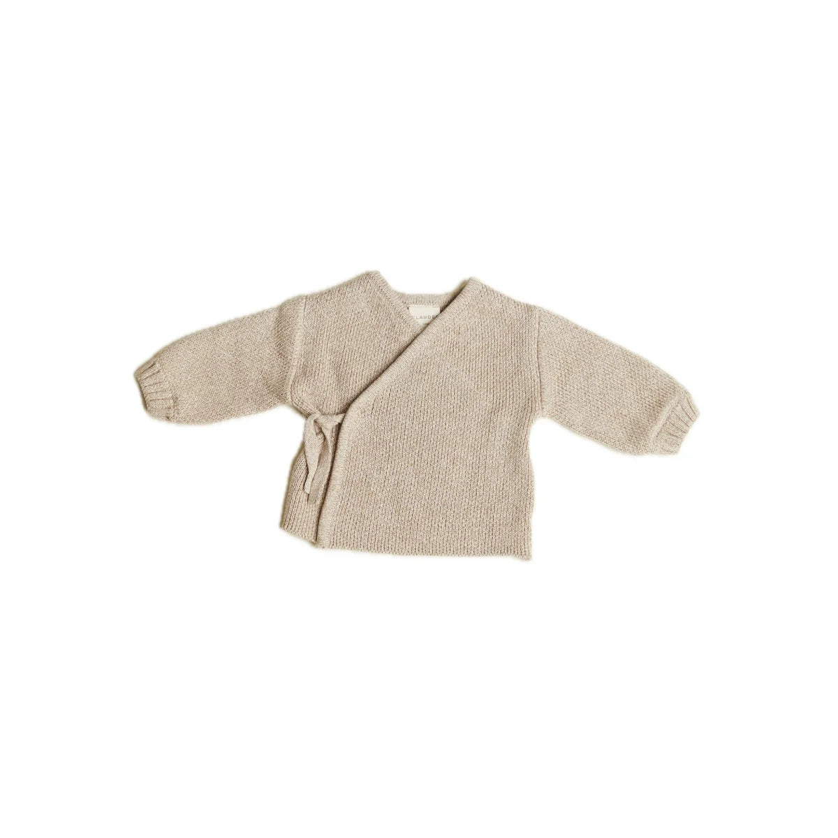 Beige gestrickter Wickel-Babypullover mit Rippbündchen und passendem Gürtel aus Hampton Set in Haferfarbe