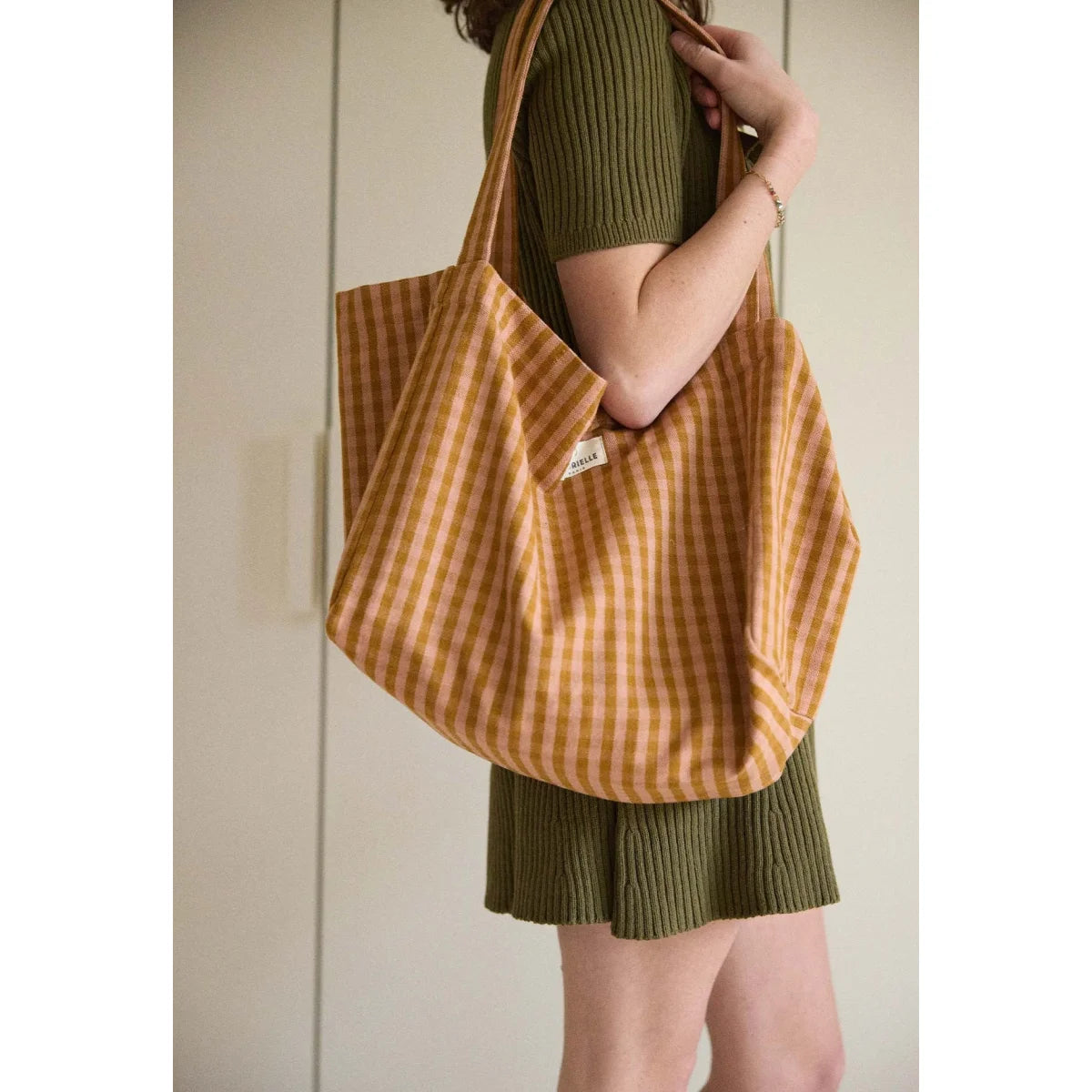 Handbag vichy glaise ein senfgelber und cremefarbener gingham canvas beutel mit robusten griffen ideal für ökologische baby- & kinderprodukte