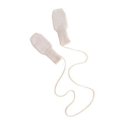 Hellgraue gestrickte Babyschuhe mit Schnur, perfekt für Babyschuhe | Cream