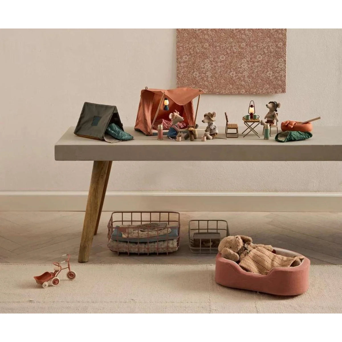 Weiches pfirsichfarbenes Mini-Zelt Happy Camperzelt für Maus mit Laterne