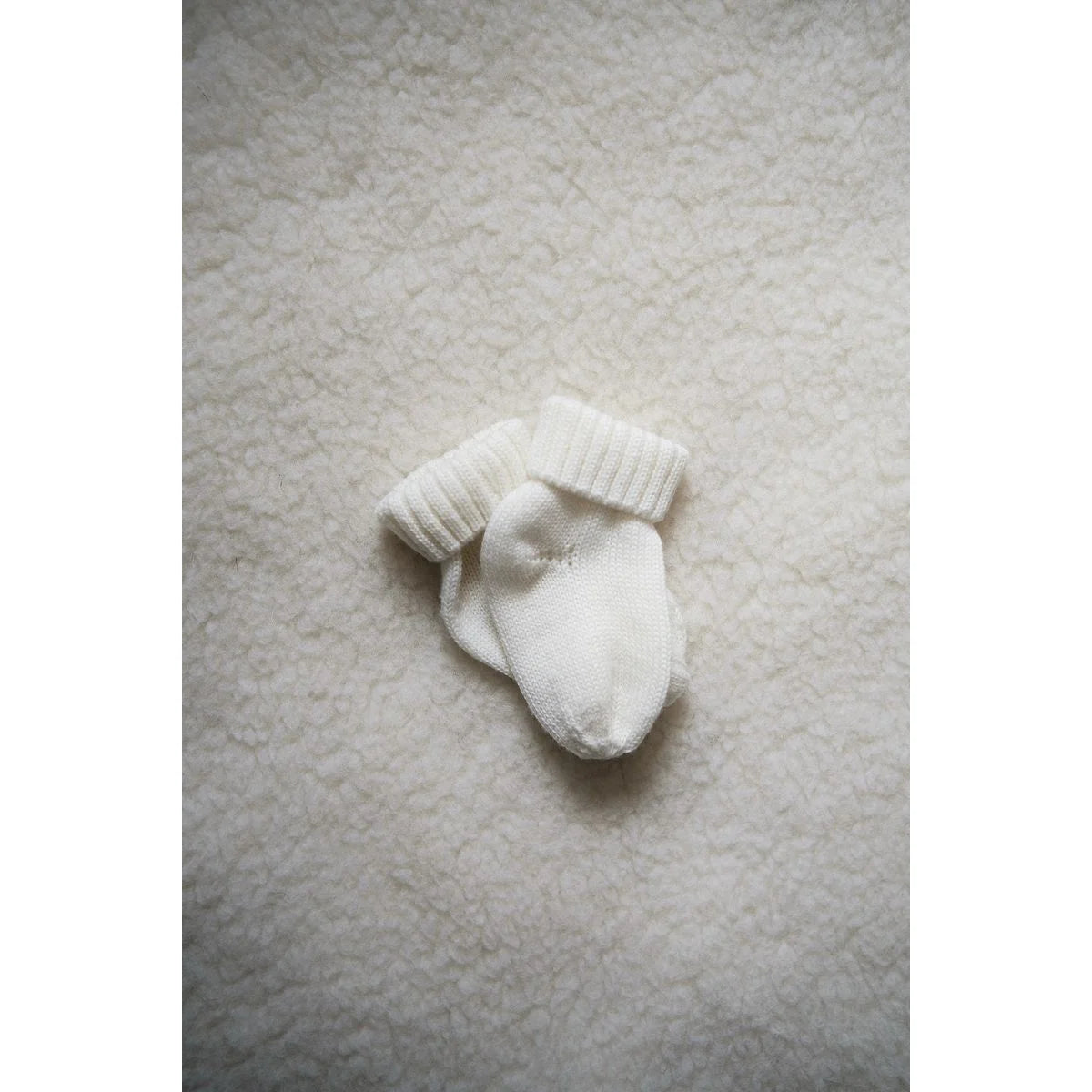 Kico Label Hausschuhe aus Merinowolle in Natur am Babyfuss