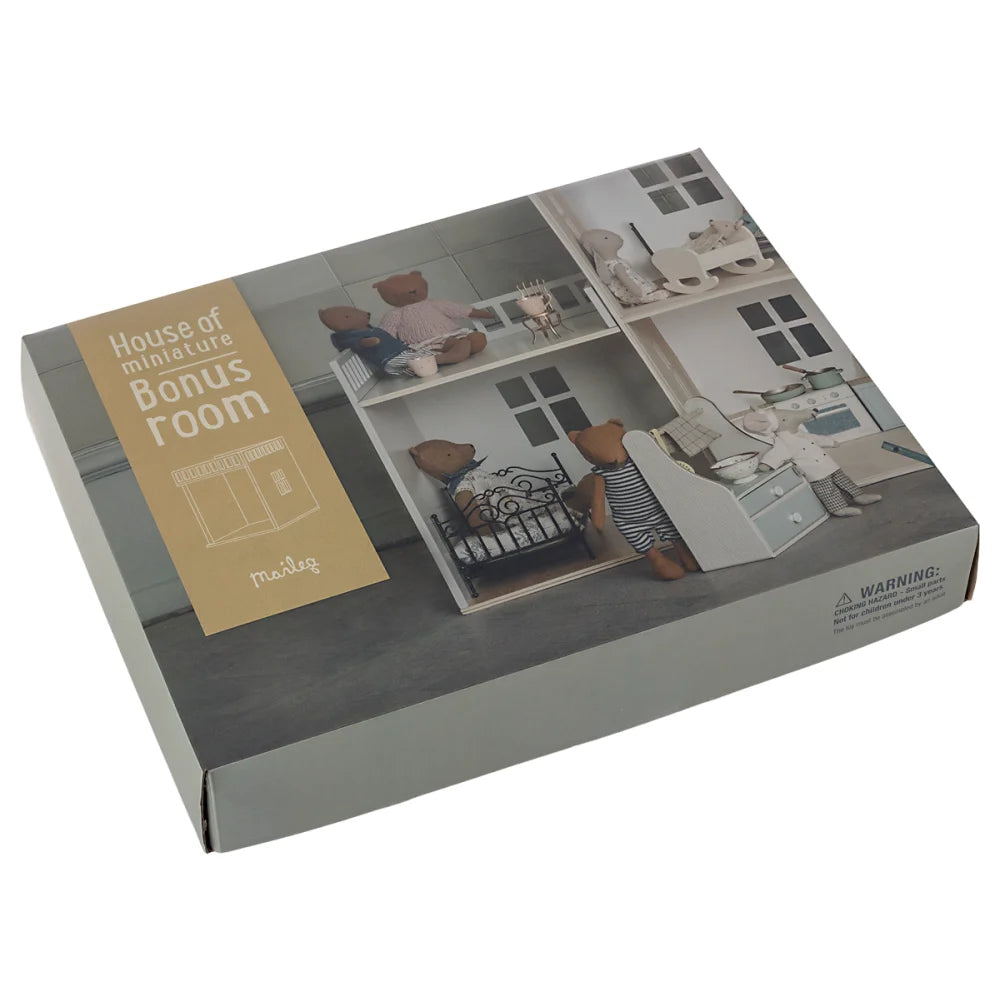 Spielzeug-Puppenhausset mit Miniaturmöbeln und Teddybären im House of Minature - Extra Raum