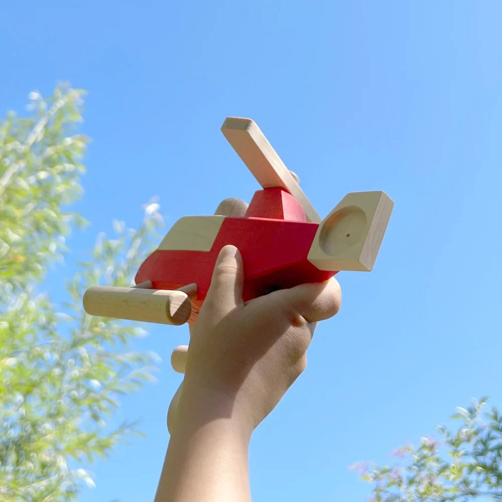 Roter Holz Hubschrauber CARLSON mit gelbem Propeller und Schwanz