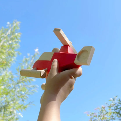 Roter Holz Hubschrauber CARLSON mit gelbem Propeller und Schwanz