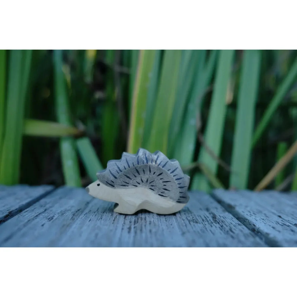 Holz-Hedgehog-Figurine mit geschnitzten Stacheln, Produktname Igel