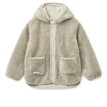 Eine gemütliche olivgrüne fleecejacke mina mist mit weichem außenstoff und passenden taschenklappen