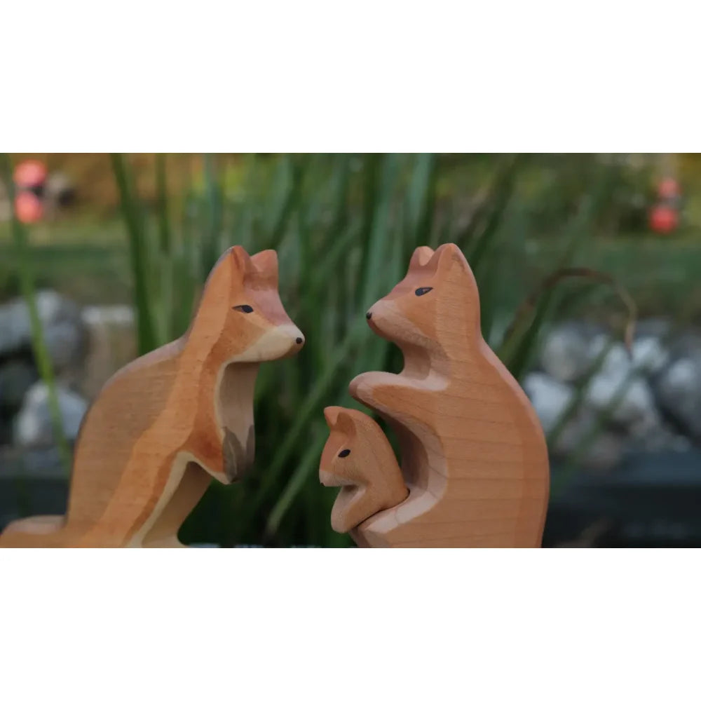 Holz-Säugetierfamilienfigurinen für Känguru mit Baby, handgefertigt und dekorativ