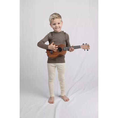 Kindern halten kleines braunes Holz-Ukulele, Kinder-Leggings natur