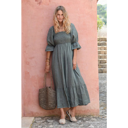 Flussiges midi kleid deia fern aus salbeigrünem leinen mit puffärmeln und quadratischem ausschnitt ideal für ökologische baby- & kinderprodukte