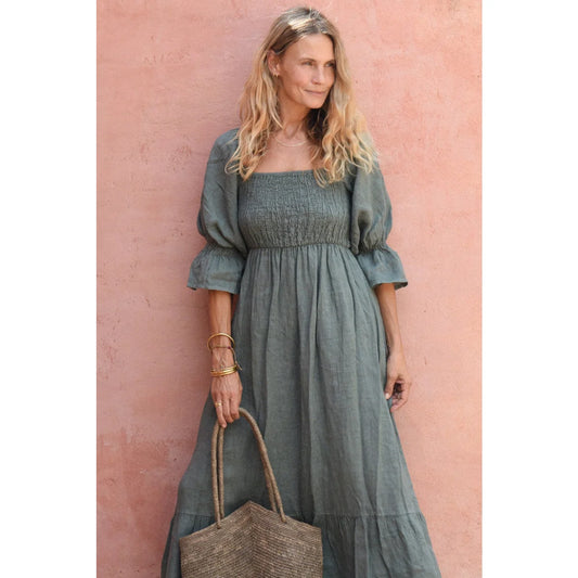 Kleid Deia fern in fließendem salbeigrün aus leinen mit quadratischem ausschnitt smocked bodice und puffärmeln perfekt für ökologische baby- & kinderprodukte