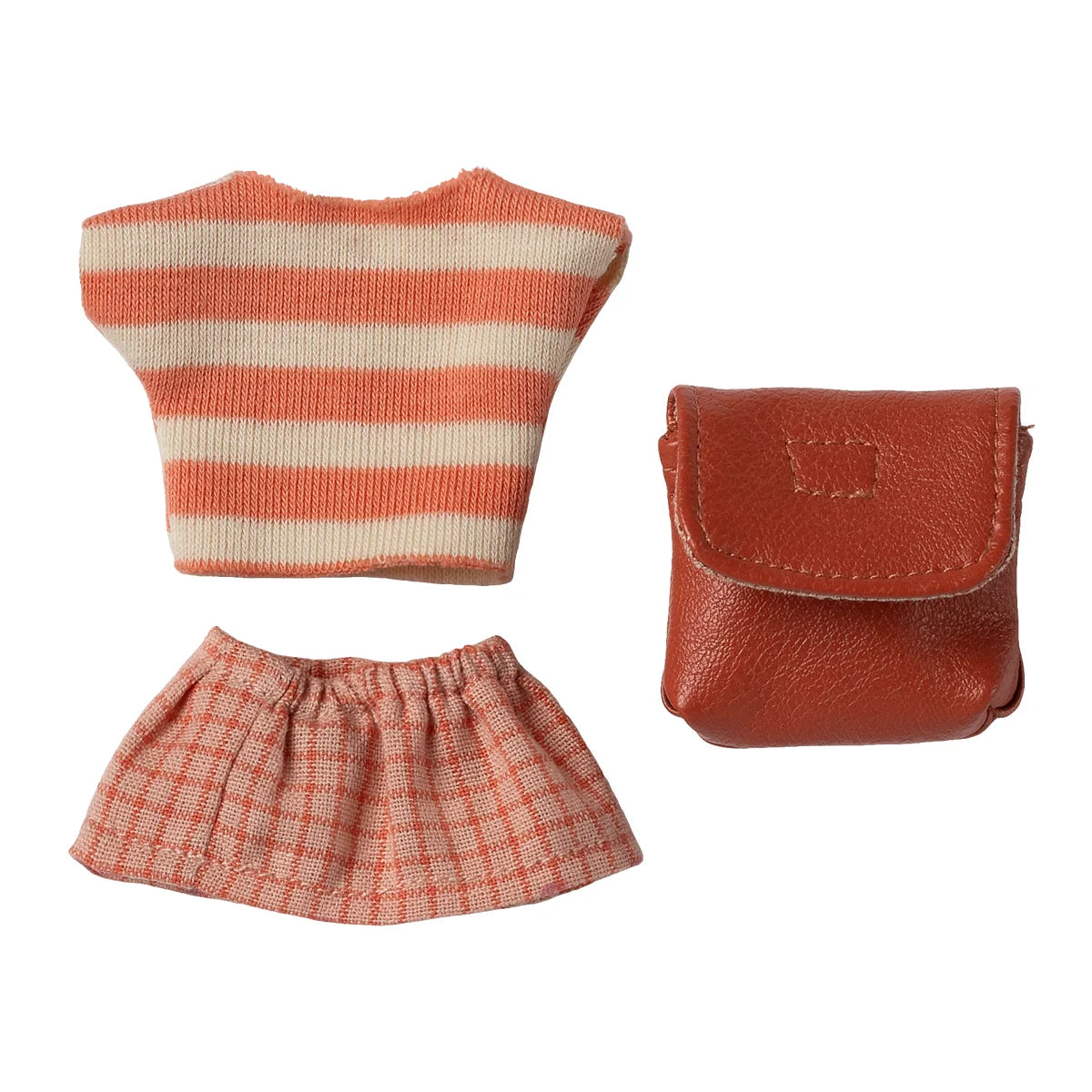 Orange-weißer gestreifter stricktop und passender kariertrock im nachhaltigen kleidungsset mit tasche für grosse schwestermaus coral
