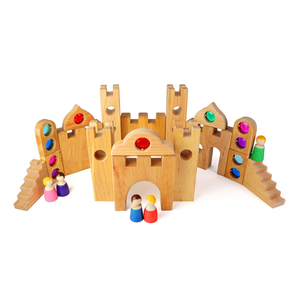 Holzspielzeug Burg mit bunten Akzenten für das Produkt Knight’s Castle 10 Stk