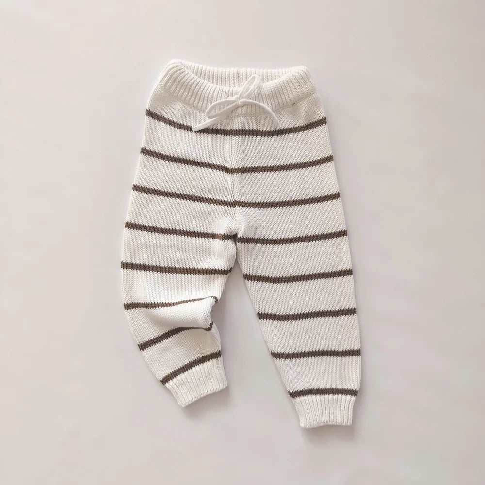 Gestreifte weiße Strickbabyhose mit grauen Linien für das Produkt Knit Pants Stripe