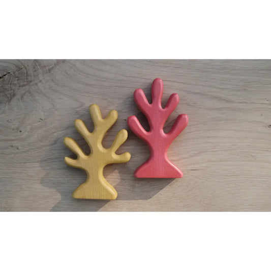 Zwei Holz-Korallen-Spielzeuge, gelb und pink, Koralle Rot
