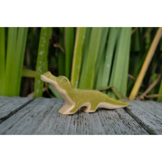 Kleines grünes Holzalligator Spielzeug aus dem Produkt Krokodil klein