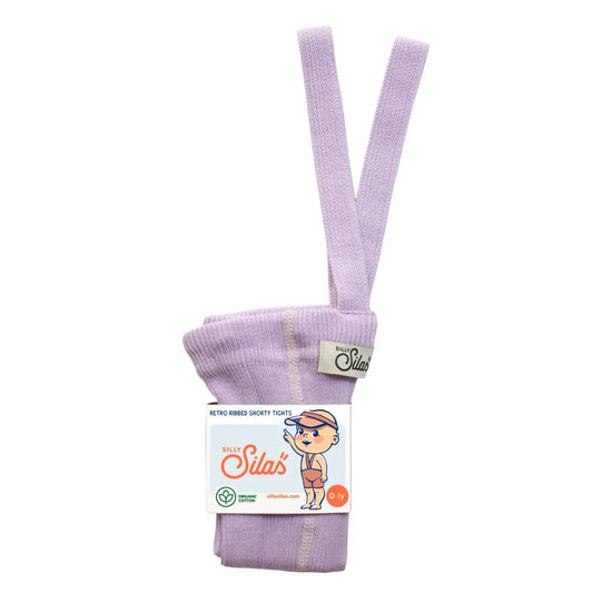 Kurze lilafarbene retro-rippstrumpfhose mit trägern aus organischer baumwolle von silly sila nachhaltige babykleidung schweiz