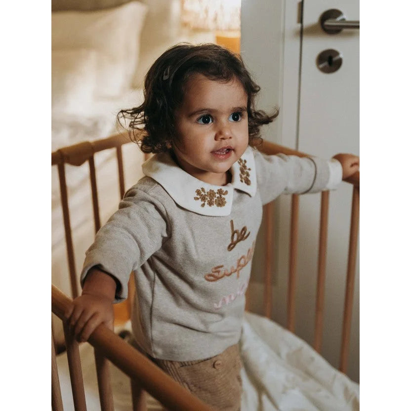 Snug Longsleeve mit Blumenkragen in Almond – Ansicht 5