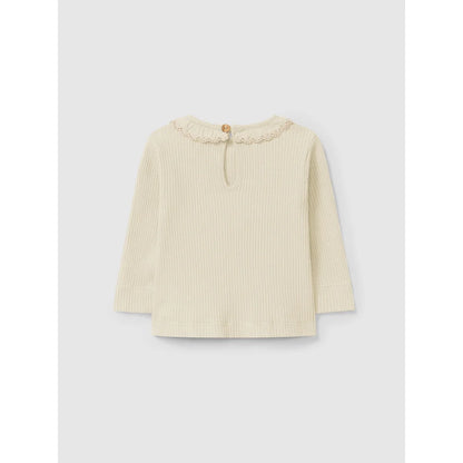 Cremefarbener, gerippter Langarmtop mit gerafftem Kragen und einknopfverschluss hinten