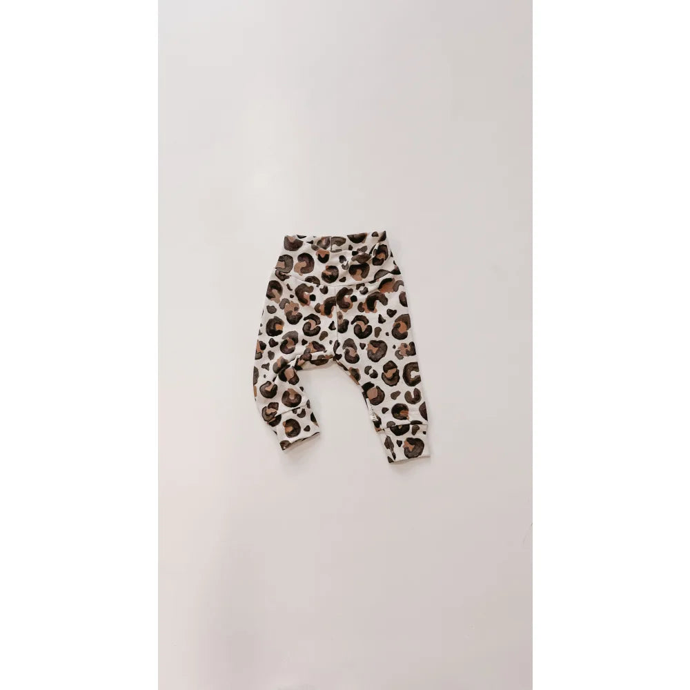 Leopardenmuster Babyhosen im Loose Fit Design für stilvolle Kleinkinder