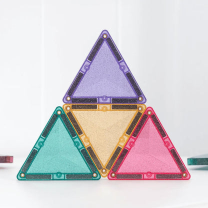 Bunte, durchsichtige Magnetbausteine in Dreiecksform aus dem Glitter Castle Pack 48 Stk