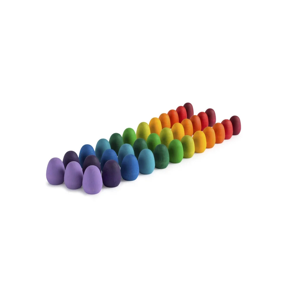 Regenbogenfarbene Holzeier in diagonaler Linie, Mandala-Produkt