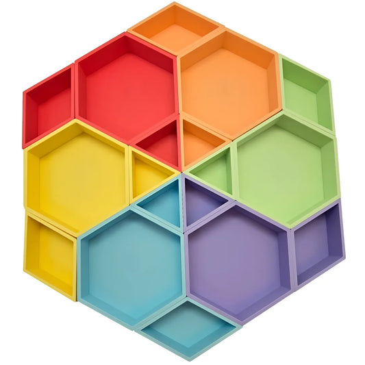 Buntes sechseckiges wandregal aus holz im mandigo starter-set pastell für dekorative aufbewahrung