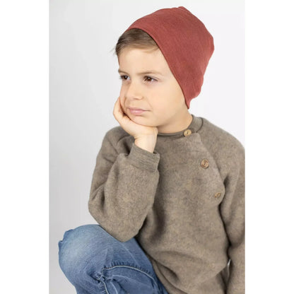 Weiches rustfarbenes Strickmützchen mit texturierter Oberfläche, Merino-Fleece-Pulli in Walnuss-Melange