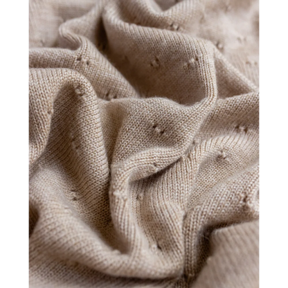 Beige gestrickter Merino-Stoff mit kleinen erhabenen Punkten im Texturmuster