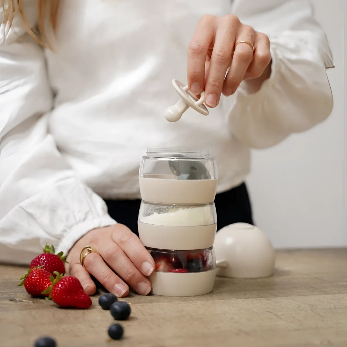 Milchpulverspender SoMiMi Sand: beige stapelbarer Baby-Milchpulverbehälter mit Glasdeckel und Silikondichtung
