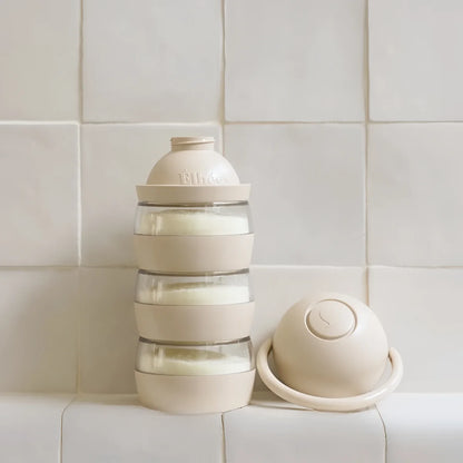 Milchpulverspender SoMiMi Sand: Beige stapelbarer Behälter mit Glaslagen und Silikondeckeln