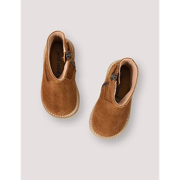 Zwei braune Wildleder-Stiefeletten, Mingus Boot Chestnut, elegantes Schuhdesign