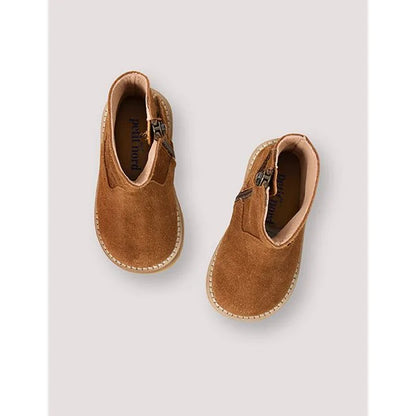 Zwei braune Wildleder-Stiefeletten, Mingus Boot Chestnut, elegantes Schuhdesign