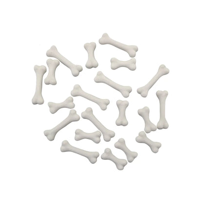 Haufen weiße knochenförmige Hundeleckerlis im Mini Dino-Knochen Set mit Mini Waves Pastell