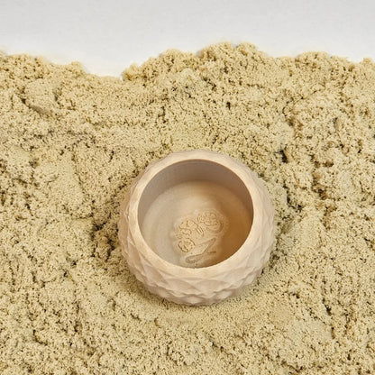 Mini-Spielzeugschale Kristall mit texturierter Oberfläche, ideal für Magic Sand und grüner Ausstecher