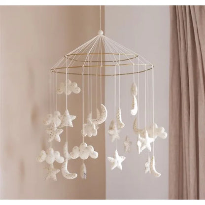 Weißes Filz-Himmel-Mobile mit Sternen, Monden & Wolken, kleine Variationen